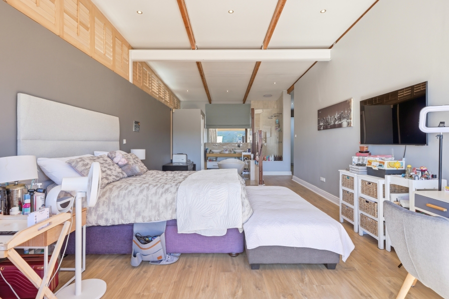 3 Bedroom Property for Sale in Vredehoek Western Cape